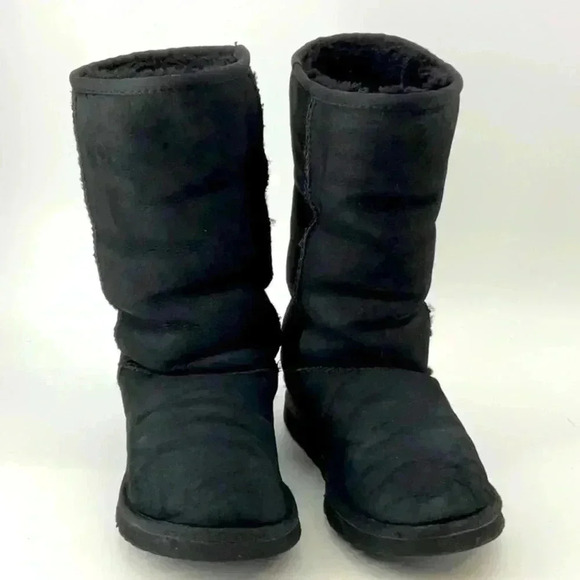 UGG CLASSIC  SHORT BOOTS - Picture 1 of 4